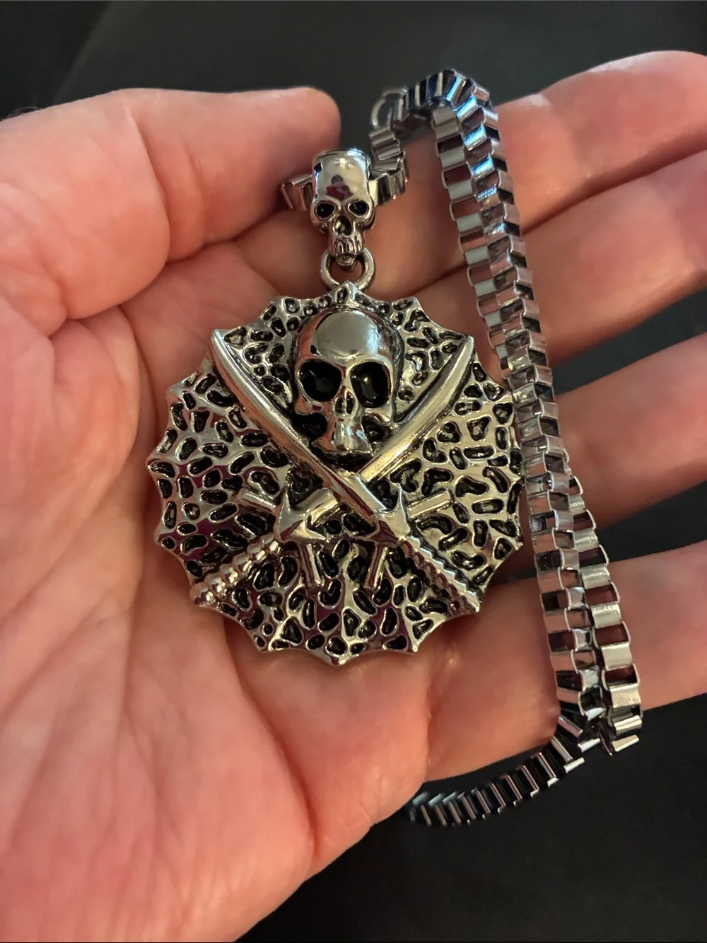 Men's Skull Crossed Swords Pendant Necklace. Skull On The Bale